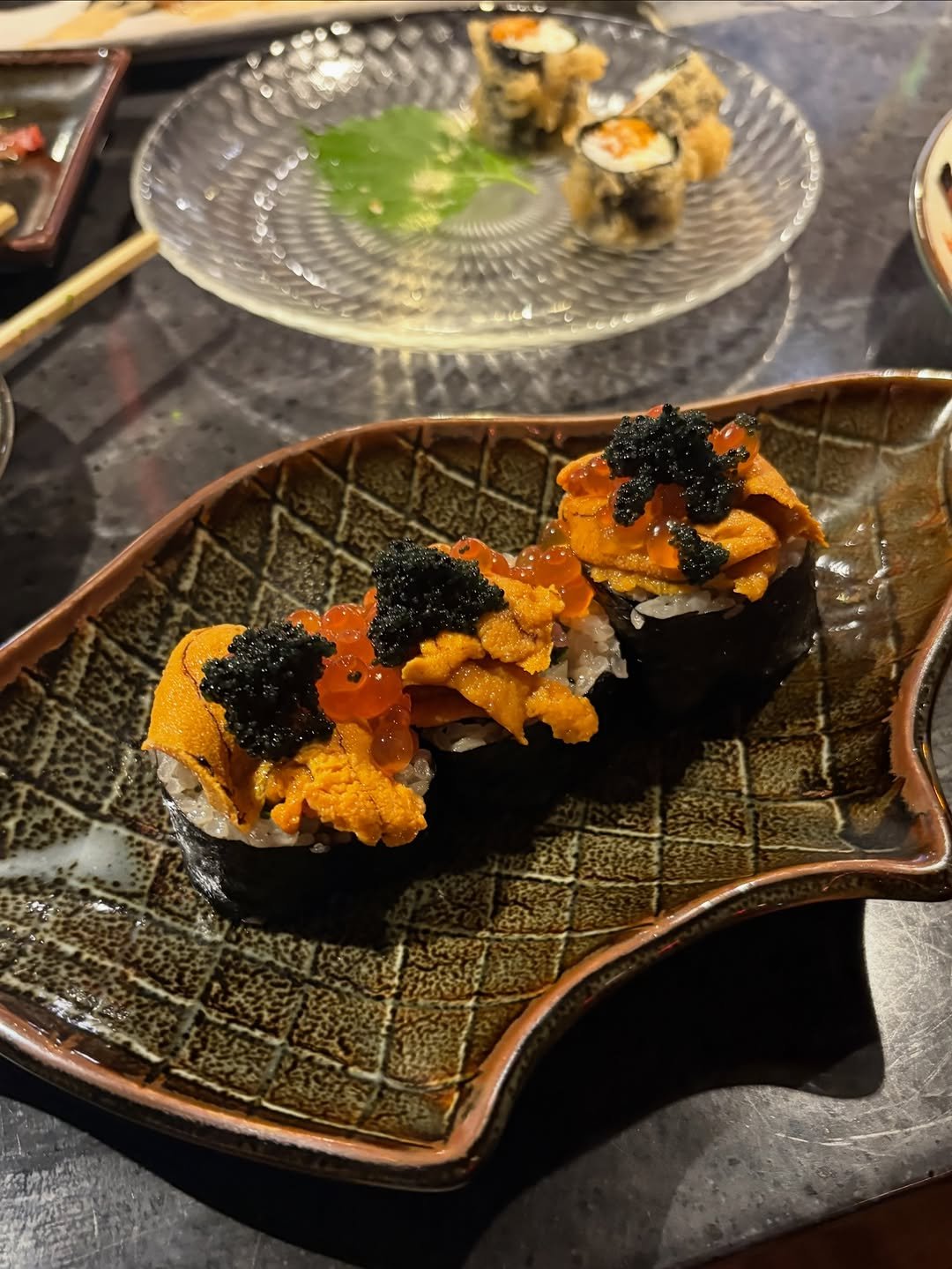 Photo by 허니꿀잼🍯 /🇰🇷🇦🇺 on February 14, 2026. May be an image of roe, sashimi, sushi, seaweed, caviar and text.