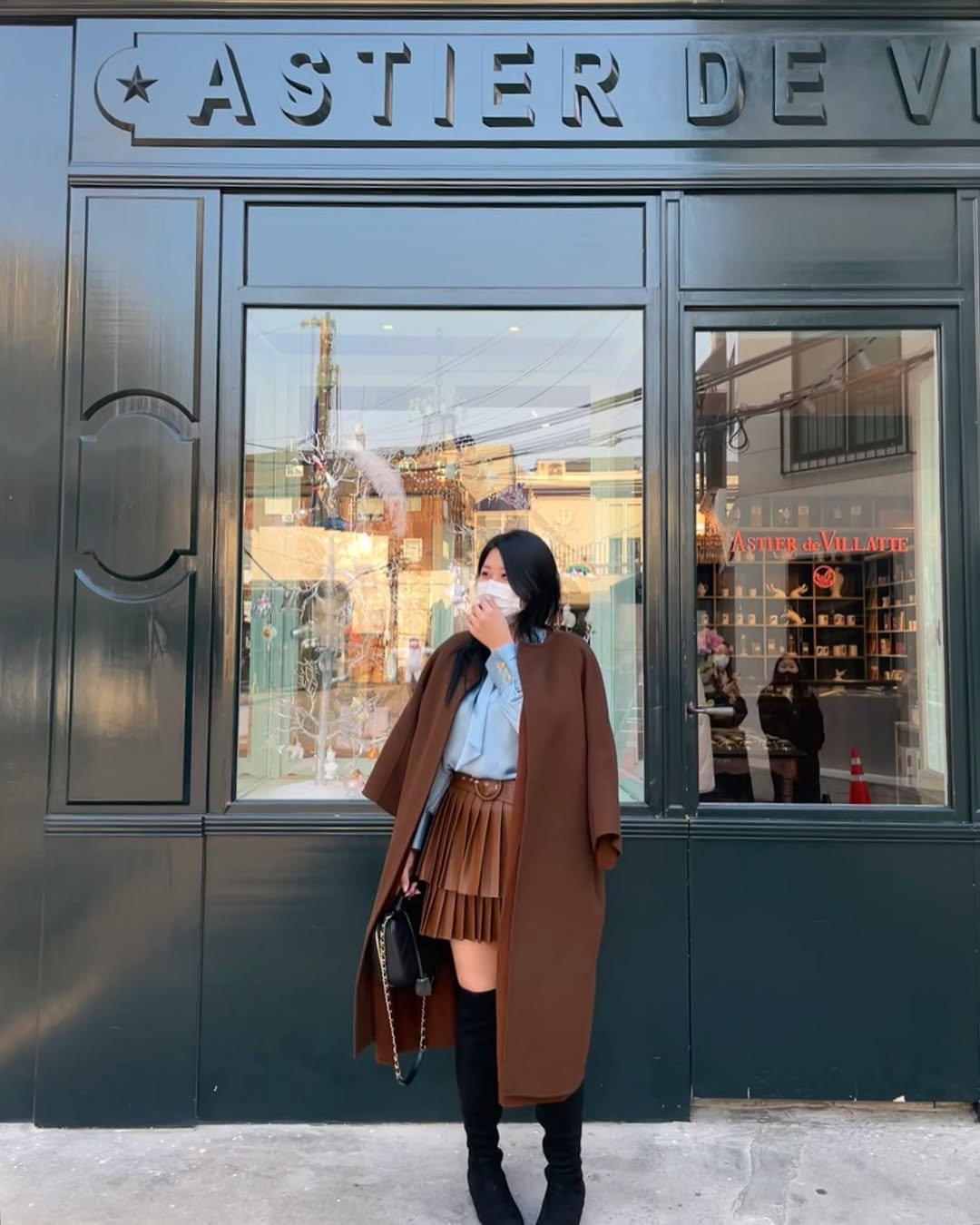 Photo shared by 허니꿀잼🍯 /🇰🇷🇦🇺 on December 09, 2021 tagging @jean_minism, and @astierdevillatte_korea.