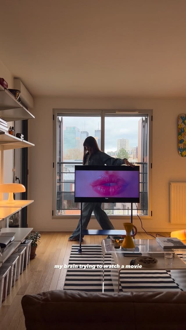 theblab 게시물 이미지: it’s chaotic but the tv stand is solid @pedestal