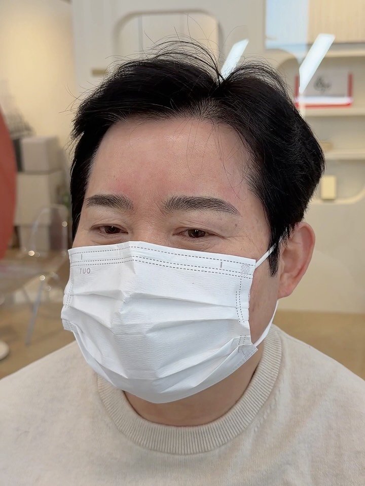 thebomm_beauty 게시물 이미지: 시니어 MEN‘s Brow 
관상에도 상당히 중요한게 바로 눈썹이죠???
눈썹하나로...