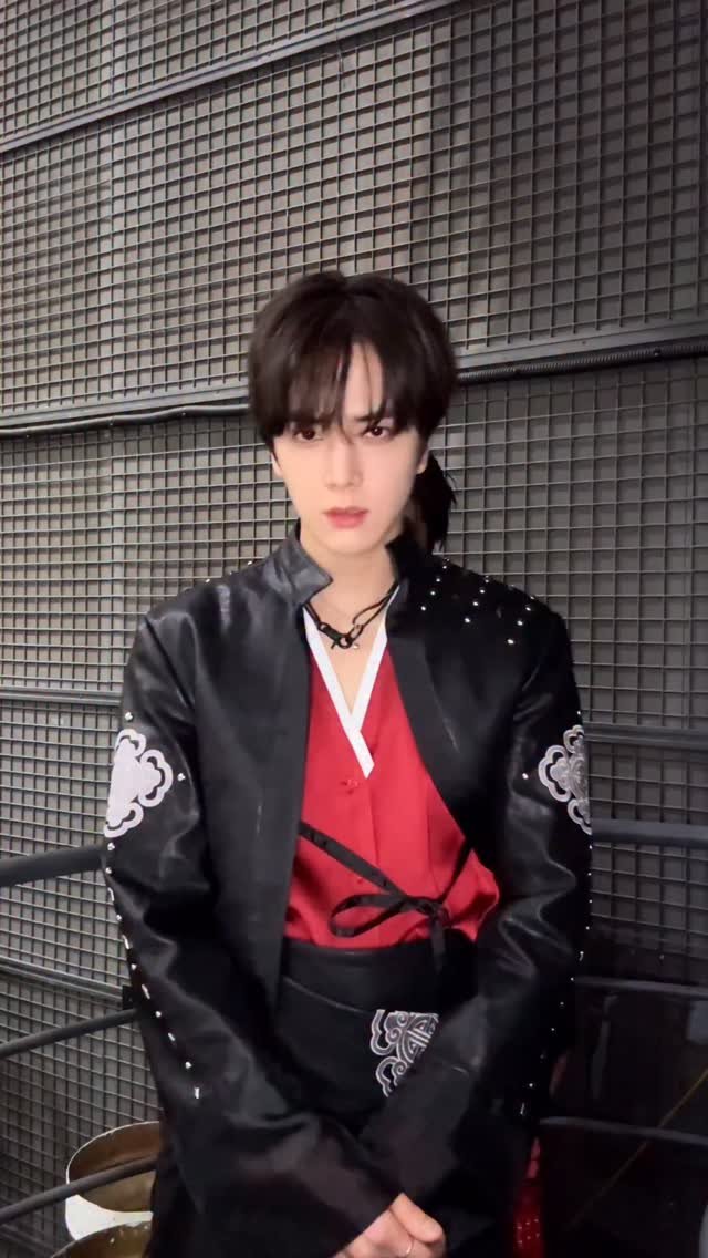 theboyz_officl 게시물 이미지: game boy🎮👾

#THEBOYZ #더보이즈
#JACOB #YOUNGHOON