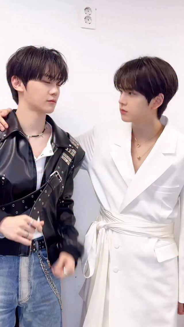 theboyz_officl 게시물 이미지: 사랑이 내리는 겨울❄️ with #ZEROBASEONE #김규빈

#THEBOYZ #더보이즈
#영훈