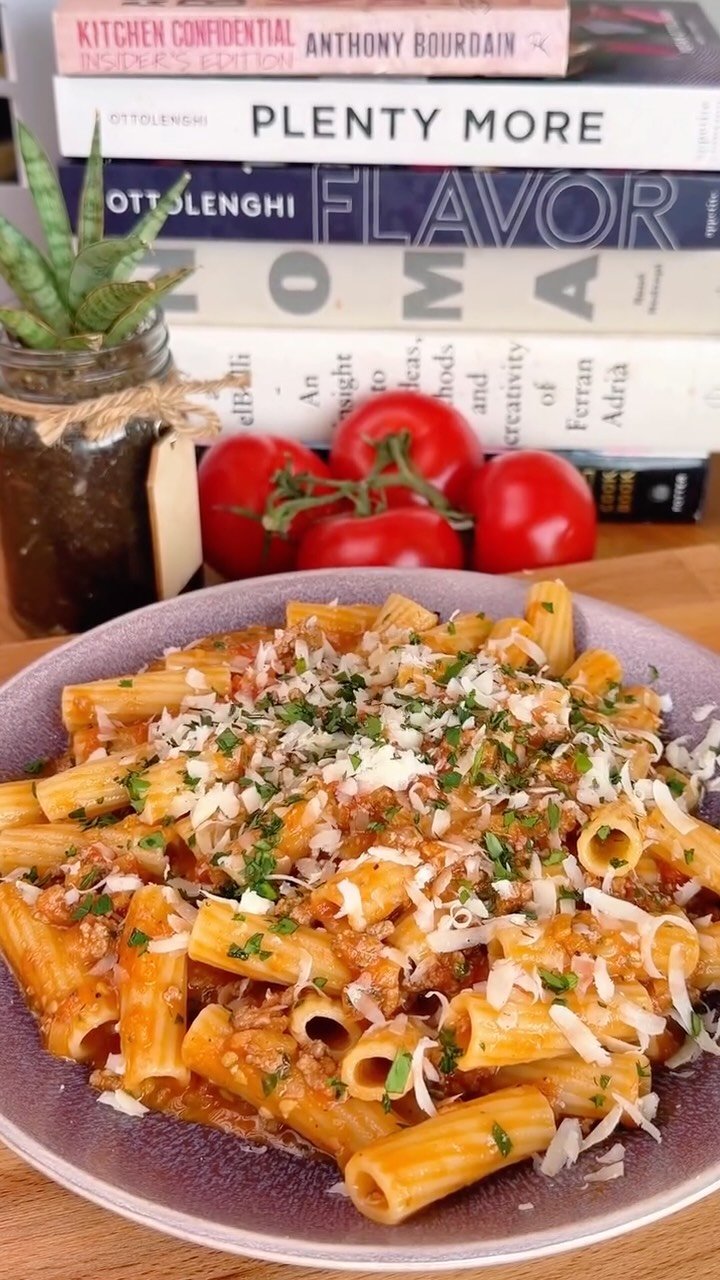 thechefoutwest 게시물 이미지: One pan cheesy tomato and beef pasta...