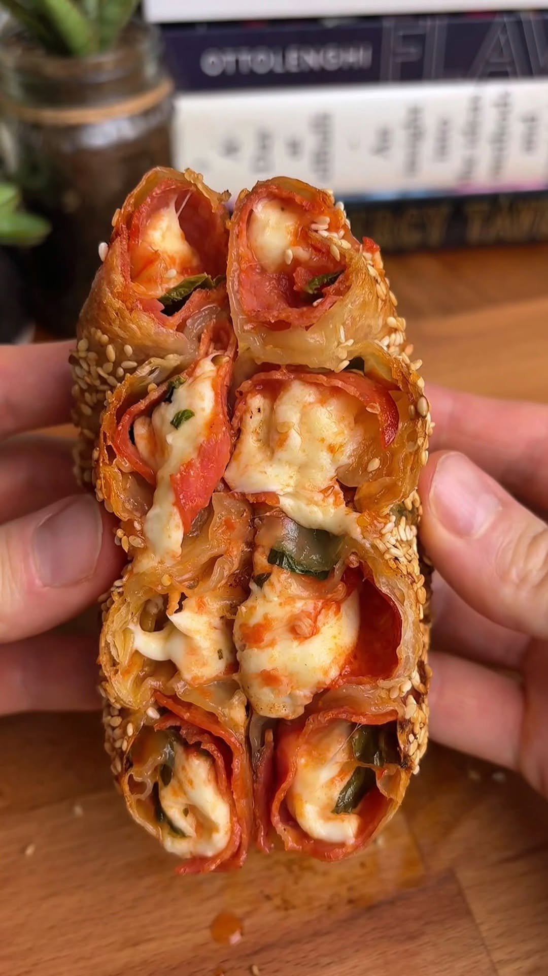 thechefoutwest 게시물 이미지: Pepperoni Pizza Rice Paper Spiral 🍕

Follow...