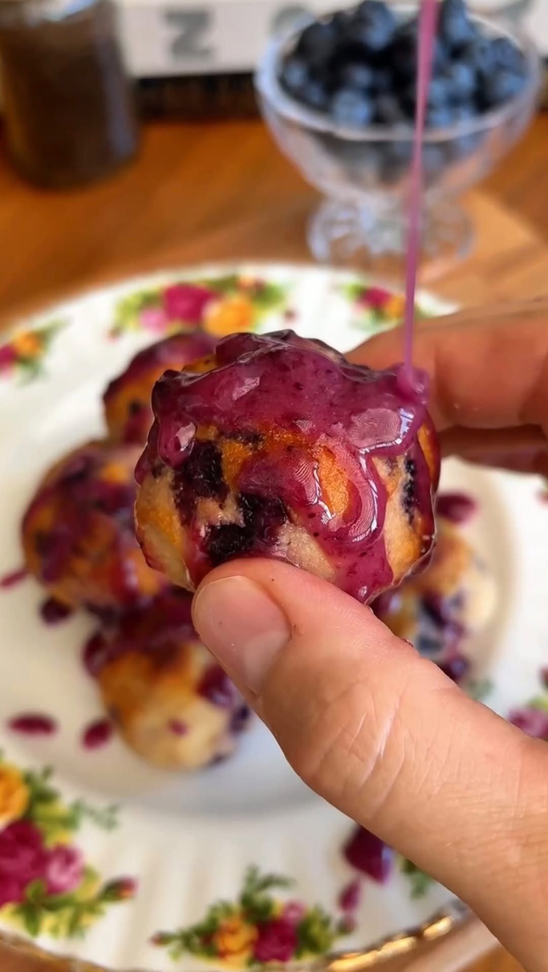 thechefoutwest 게시물 이미지: Healthy high-protein blueberry donut holes...