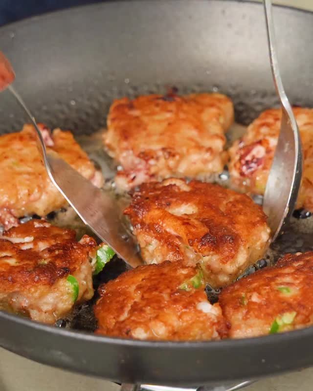 theeasychan 게시물 이미지: 물론 요즘같이 살인적 물가에
착한 가격은 덤인 더쉬운찬 동그랑땡 반죽🤗

일단...