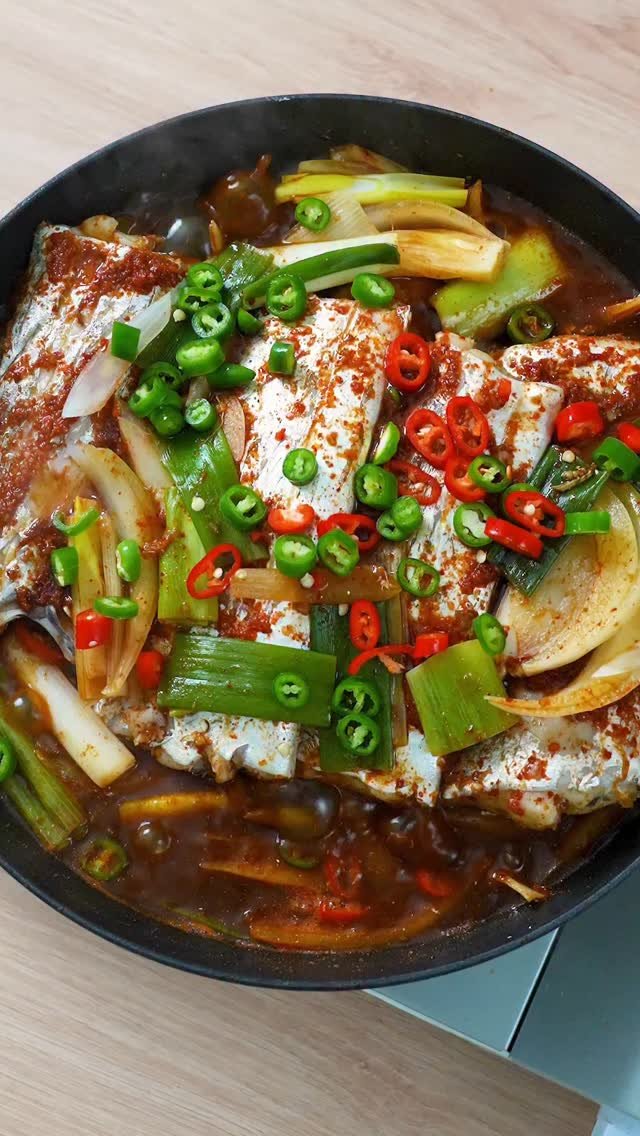 theeasychan 게시물 이미지: 오늘은 제주 생물갈치로 갈치조림 해봤어요.😋
두툼하게 제대로 살 오른 갈치에 무,...