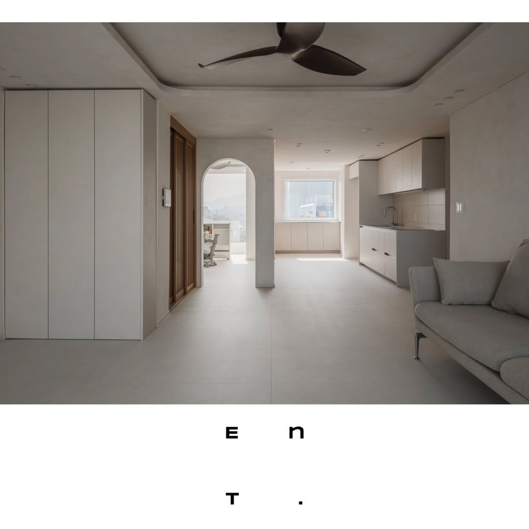 Photo by 인테리어의 첫시작 엔트런스에서부터ㅣ(주) 디엔트런스 on August 08, 2025. May be an image of lighting, furniture, indoors, sliding door and text.