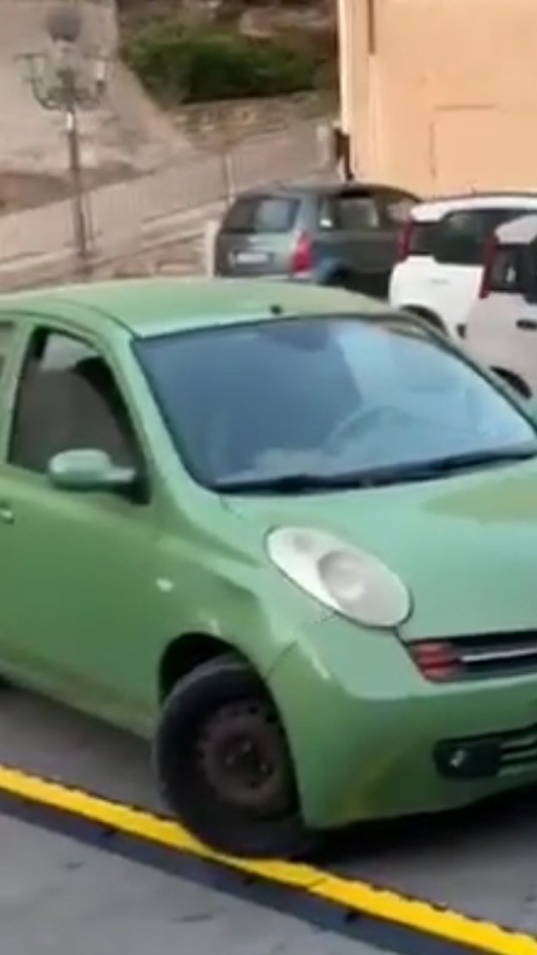 thefavall 게시물 이미지: 이탈리아의 트럼펫 연주자 Carmelo Salemi가 본인의 차 ‘초록색 닛산...