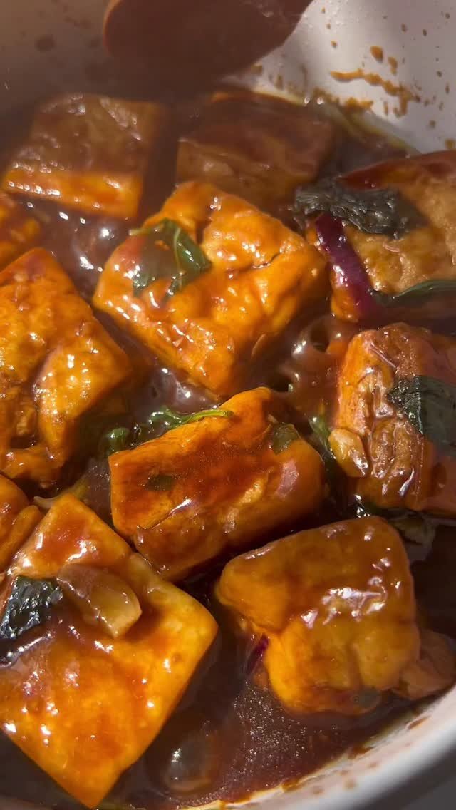 thefoodietakesflight 게시물 이미지: Braised Tofu with Basil 🌿 

Reply “RECIPE” to...