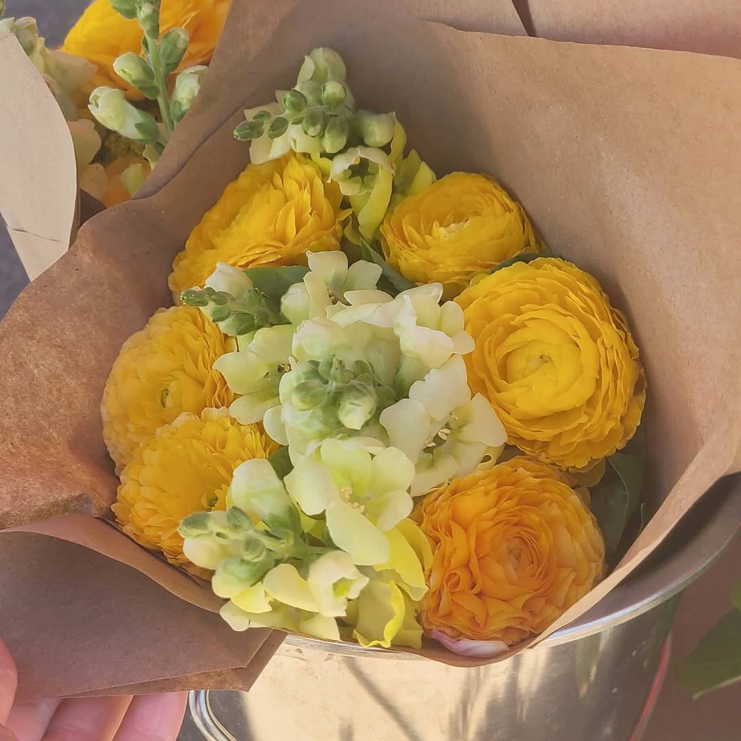 Photo by The Hip Homestead in Kelowna Farmers' and Crafters' Market with @thehiphomestead, @barenature.ca, and @you.cant.eat.the.grass.