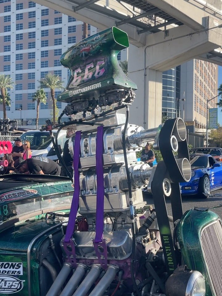 thehoonigans 게시물 이미지: What’s the only thing better than ONE blower?🤔 #sema