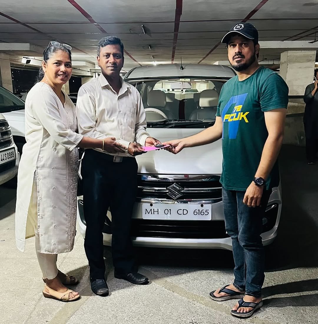 Photo shared by The Jackpot Cars on October 06, 2025 tagging @akbar.sayyad, @arfat.zara, and @loveyounoorr. May be an image of 4 people, jeep, sedan and text that says '14S0999 12 FCUK MH01CD6165 MH 01 CD 6165'.