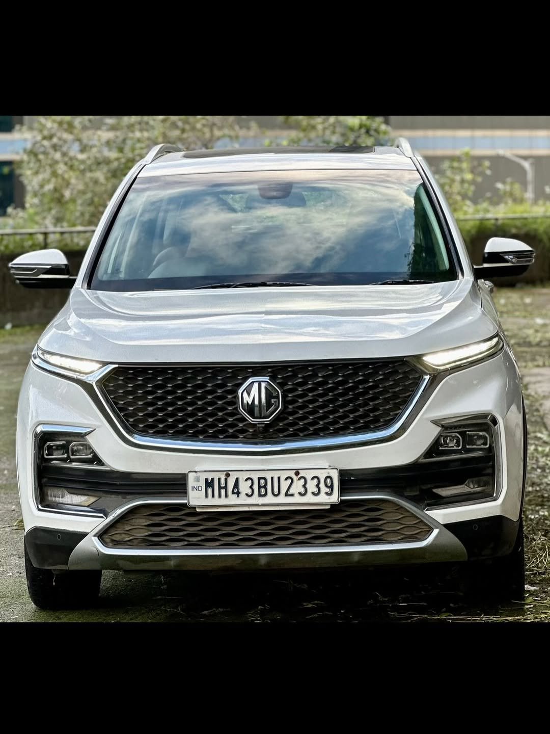 Photo shared by The Jackpot Cars on October 05, 2025 tagging @arfat.zara, @loveyounoorr, and @thejackpotcars. May be an image of wheel, minivan, sedan and text that says 'MI IND MH43BU2339'.