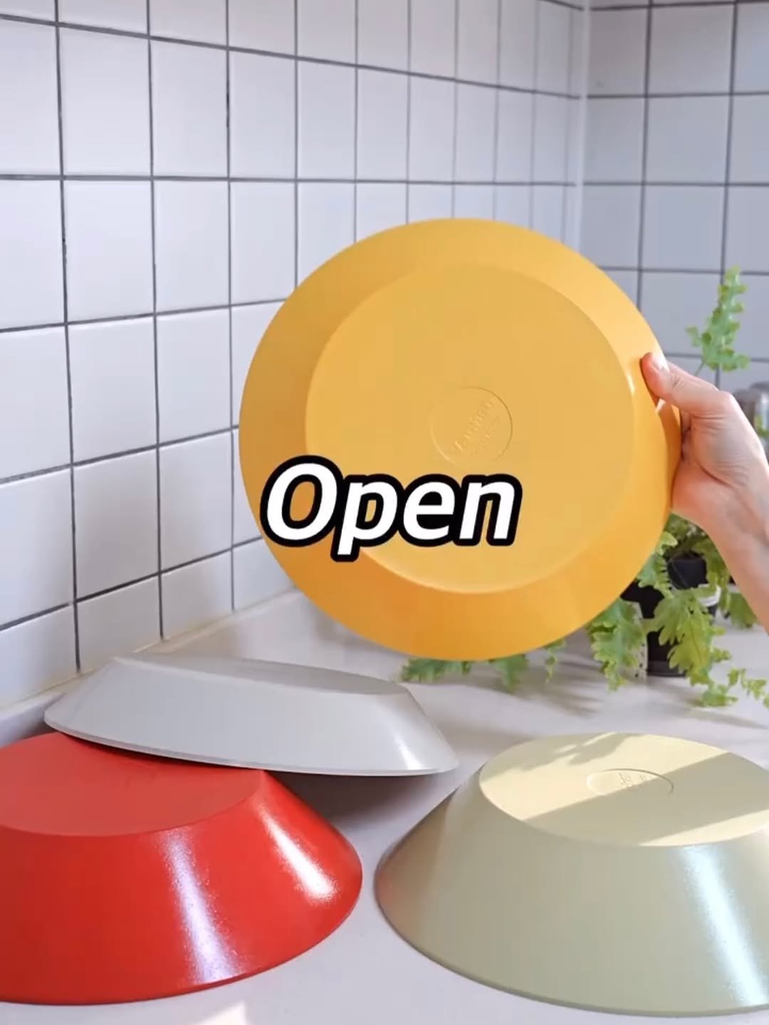 Photo by 더리테이블 ㅣ 이승희 on February 19, 2026. May be an image of tableware, measuring cups and text that says 'Open'.