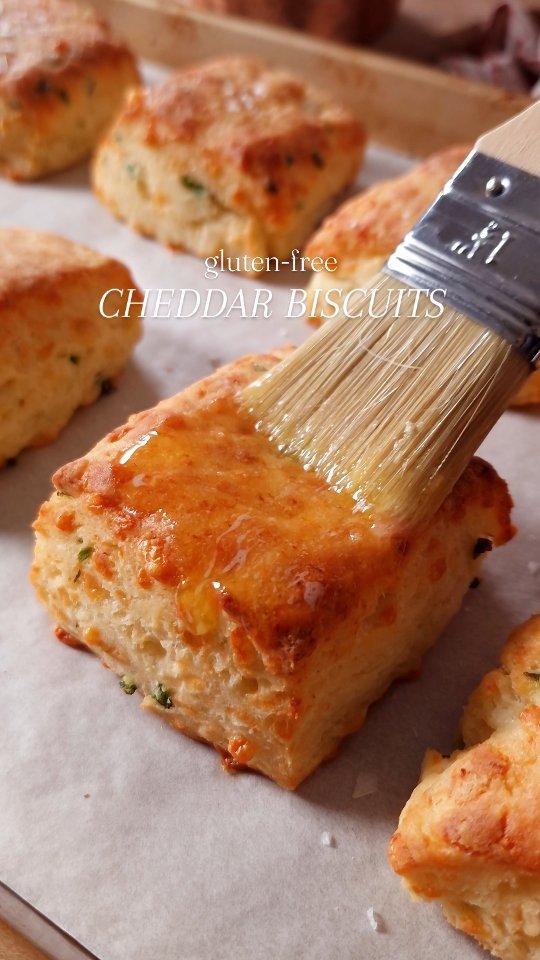 theloopywhisk 게시물 이미지: Just pure flaky, buttery, cheesy deliciousness...