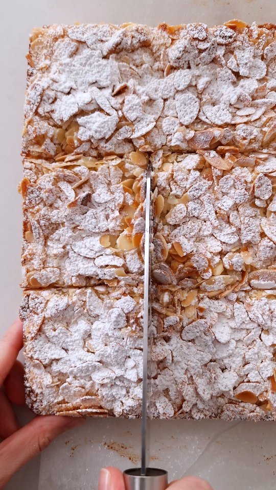 theloopywhisk 게시물 이미지: Buttery, melt-in-the-mouth almond shortbread,...