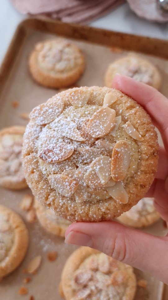 theloopywhisk 게시물 이미지: These seriously taste like almond croissants...