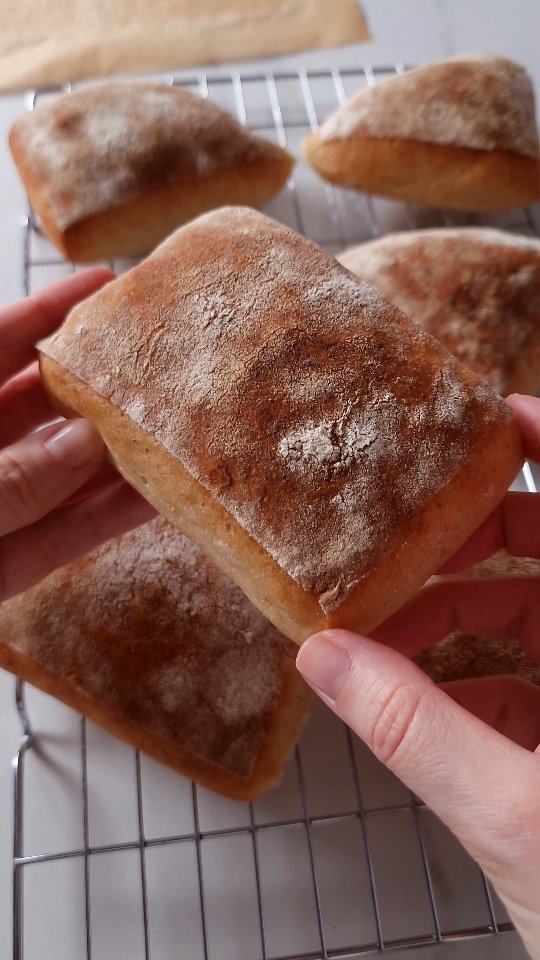 theloopywhisk 게시물 이미지: These ciabatta rolls are THE EASIEST...