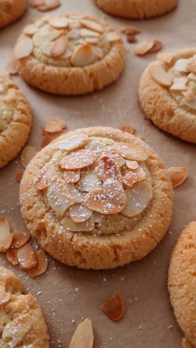 theloopywhisk 게시물 이미지: Almond croissants in buttery cookie form –...