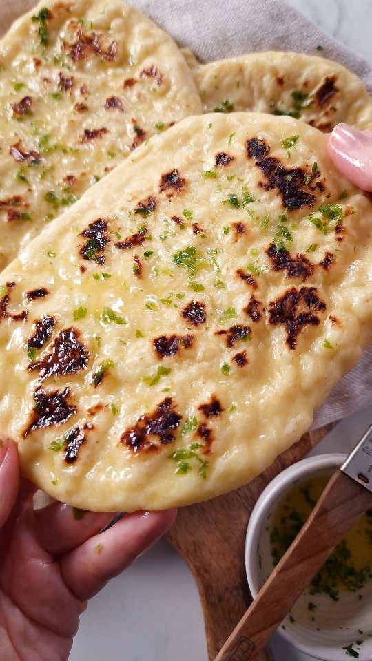 theloopywhisk 게시물 이미지: GLUTEN-FREE NAAN!! It's sooo soft and pillowy,...
