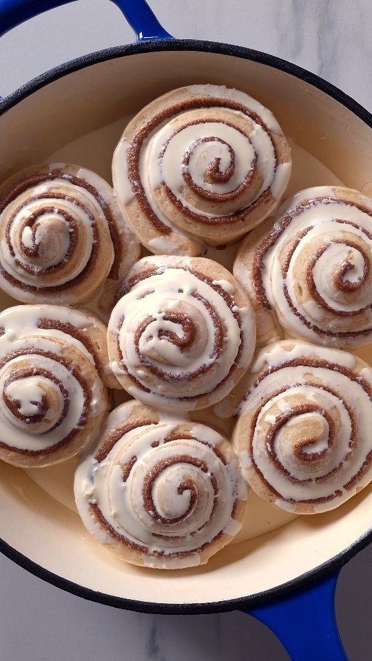 theloopywhisk 게시물 이미지: The fluffiest, gooiest gluten-free cinnamon...