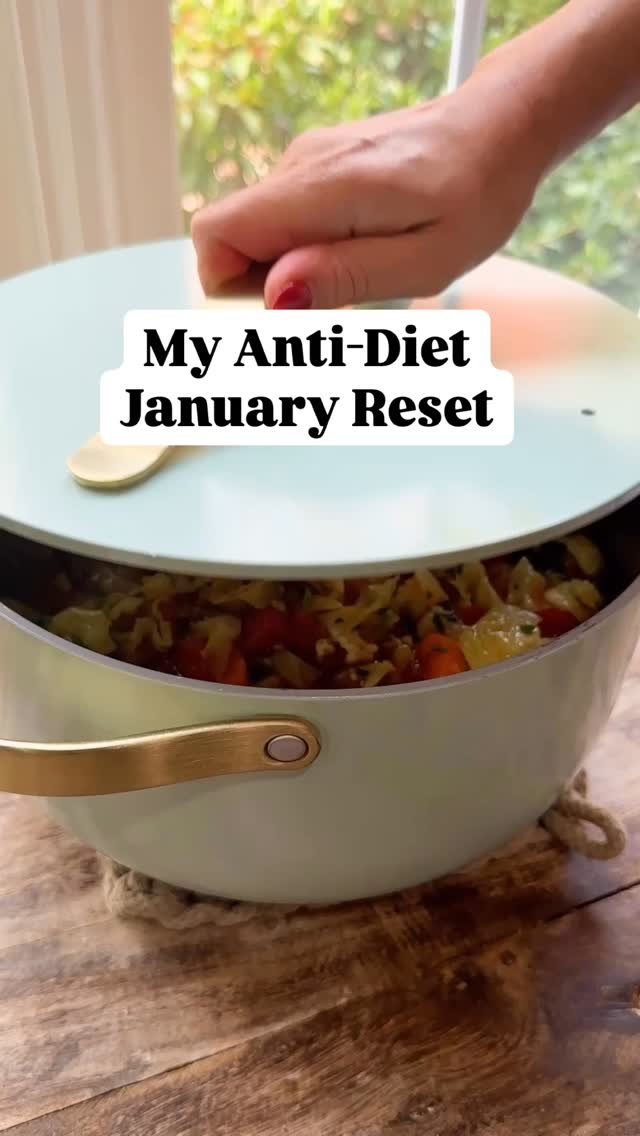 themediterraneandish 게시물 이미지: This Cabbage Soup is my anti-diet gentle reset...