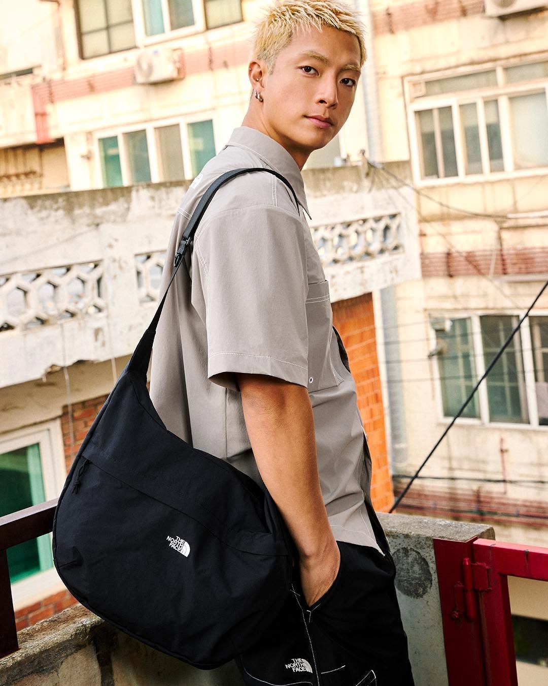 thenorthface_whitelabel 게시물 이미지: ⠀
심플한 실루엣의 호보 크로스 백
LINDEN HOBO CROSSBODY
⠀
빅...