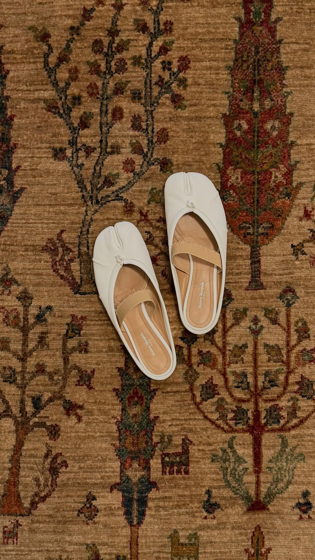 thepostofficegirl 게시물 이미지: a little bookstore vlog on a spring day...