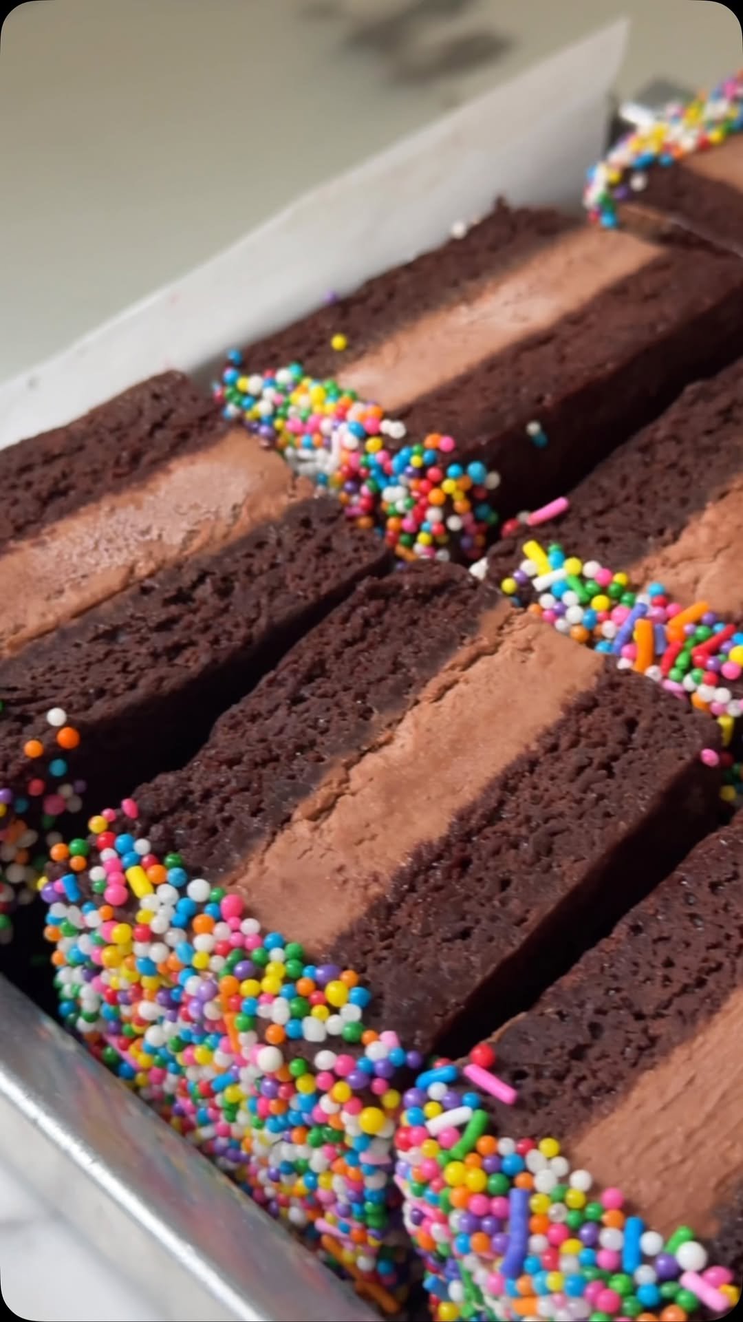 thepurplecupcake_ 게시물 이미지: Brownie ice cream sandwiches 🍫✨ No churn, and...