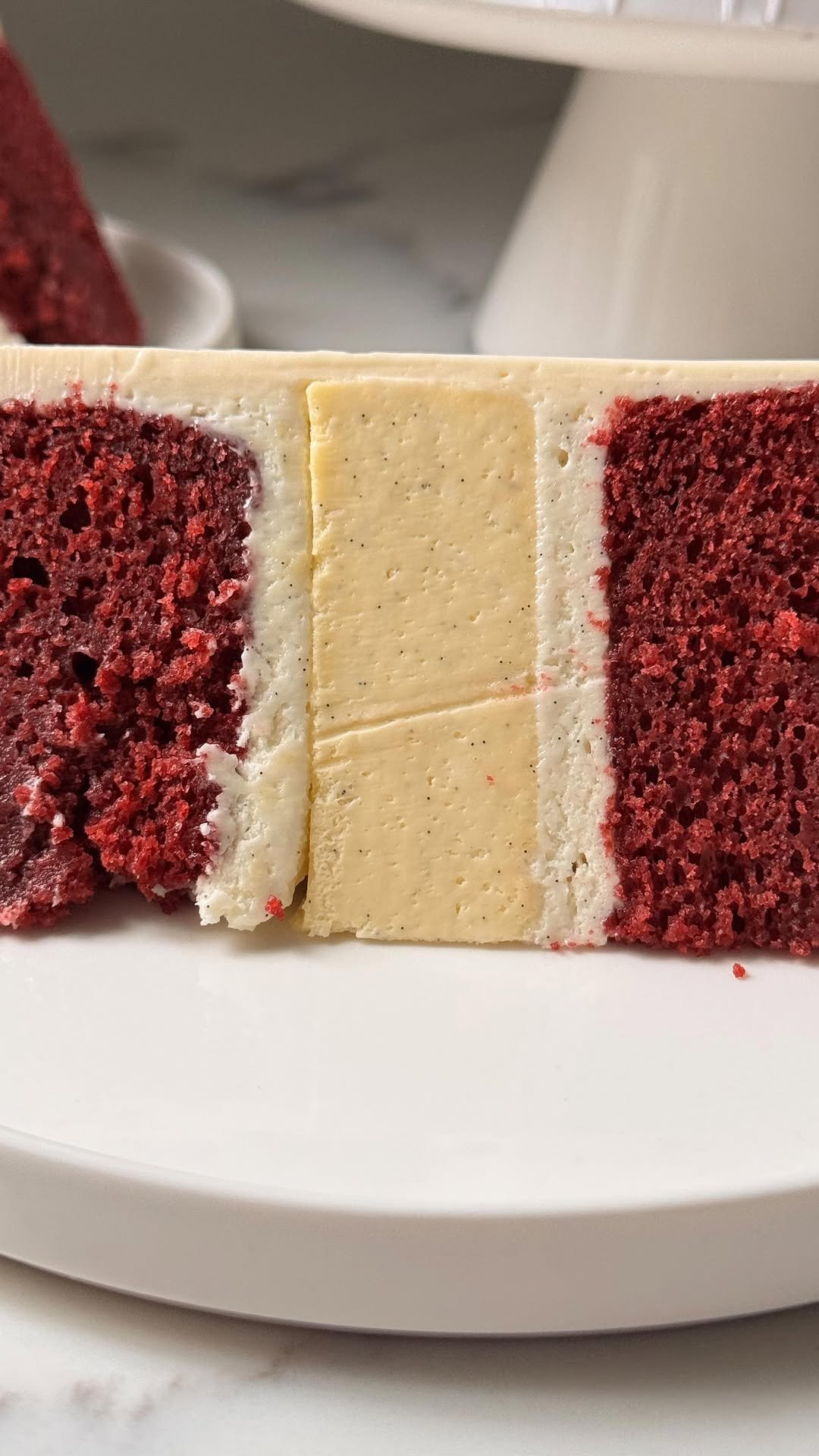 thepurplecupcake_ 게시물 이미지: This cake has my heart 😍 Moist and decadent...