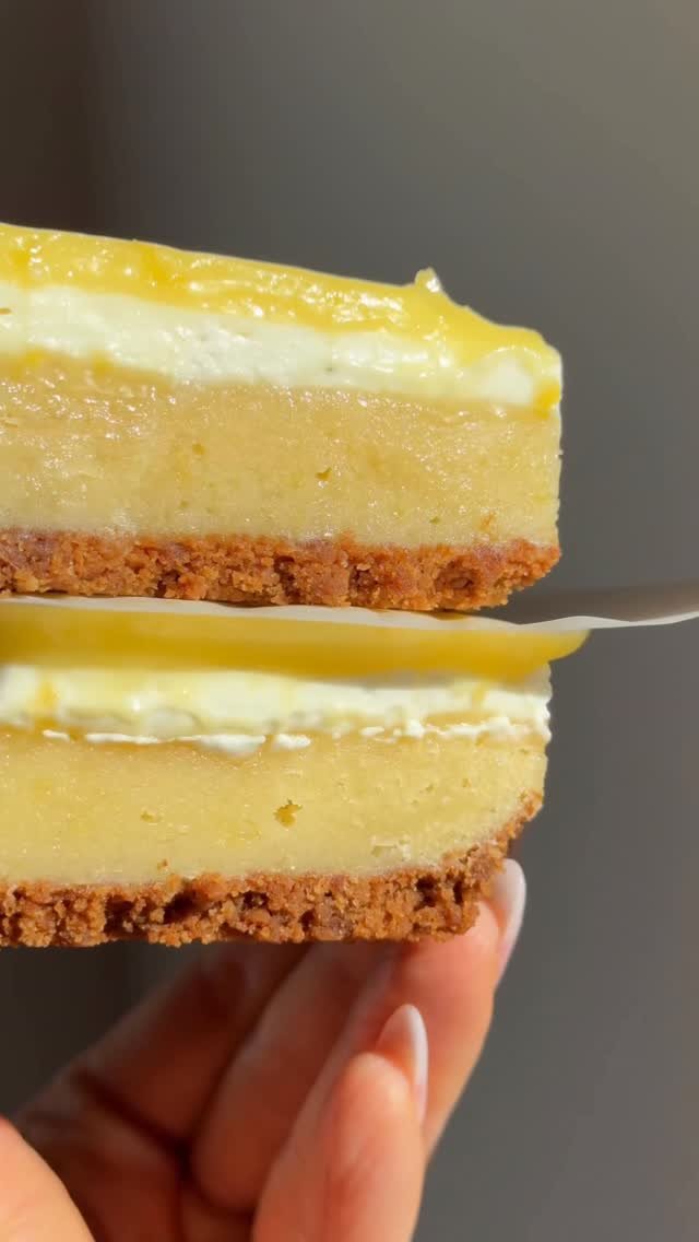 thepurplecupcake_ 게시물 이미지: Lemon brownies. That’s it, guys. We need bakes...