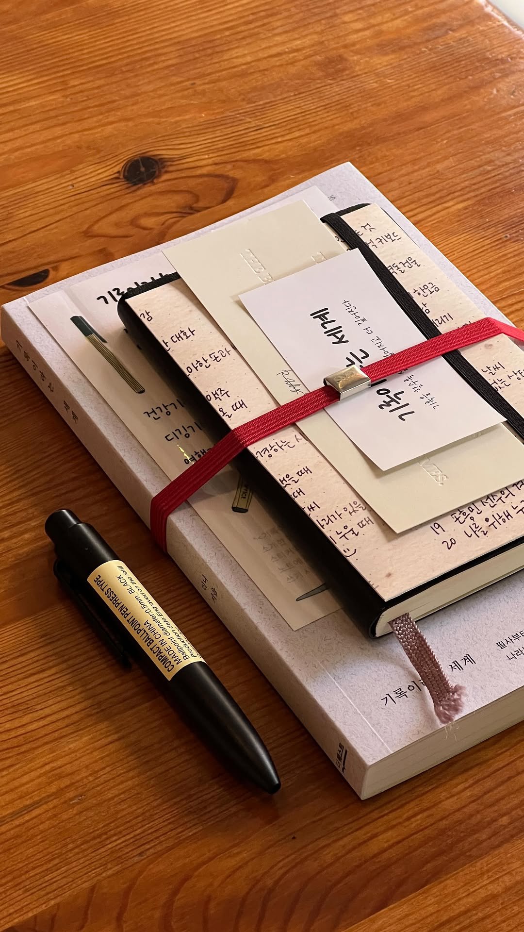 thequest_book 게시물 이미지: ✨『기록이라는 세계』 트윙클 에디션✨

책을 들고 다니다 보면
메모할 일도...