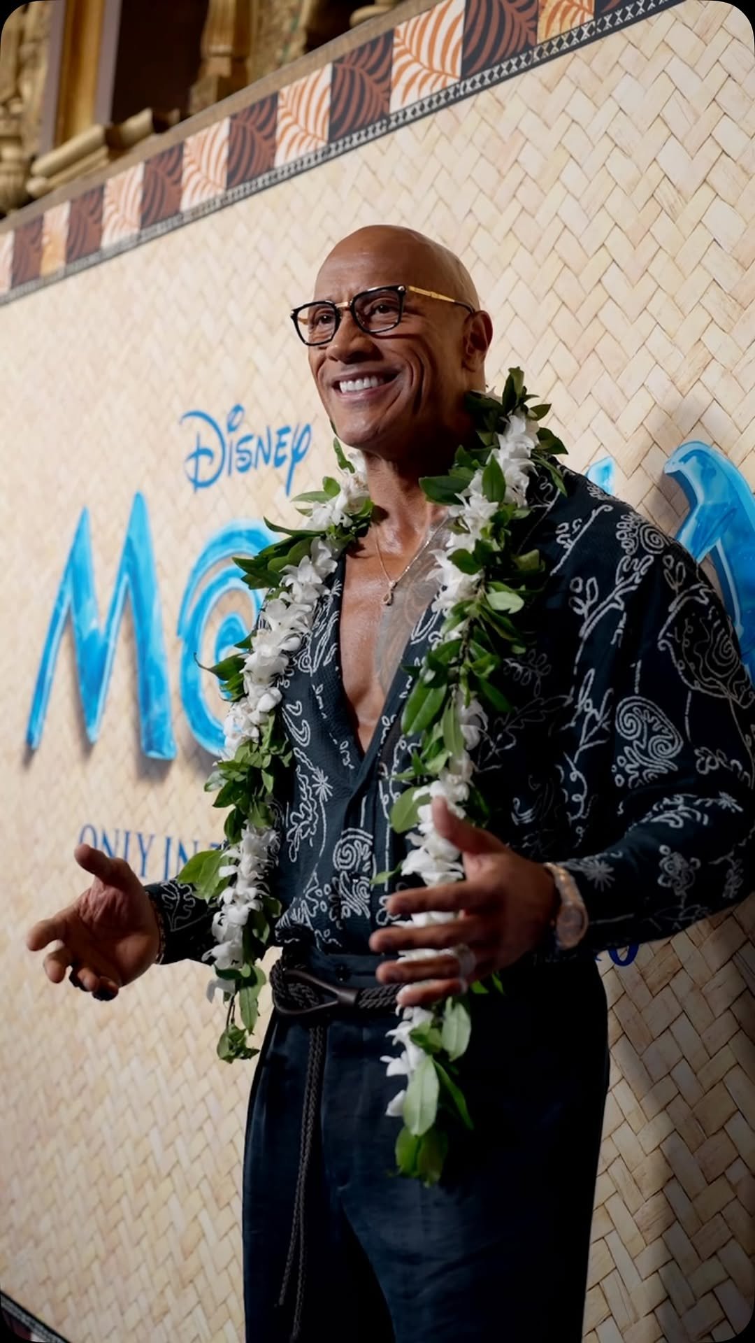 therock 게시물 이미지: Motunui🌊 ➡️ NYC🗽 for a special screening of #Moana!