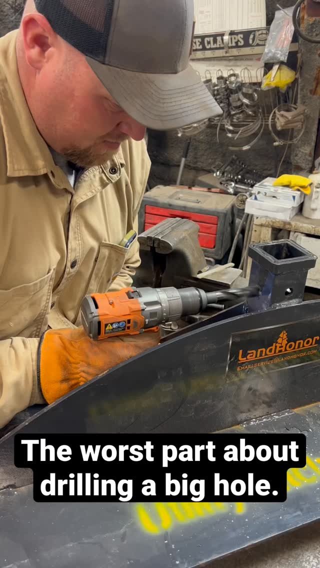 therockymountainfarmer 게시물 이미지: Don’t hurt your wrist. #drill #farmer