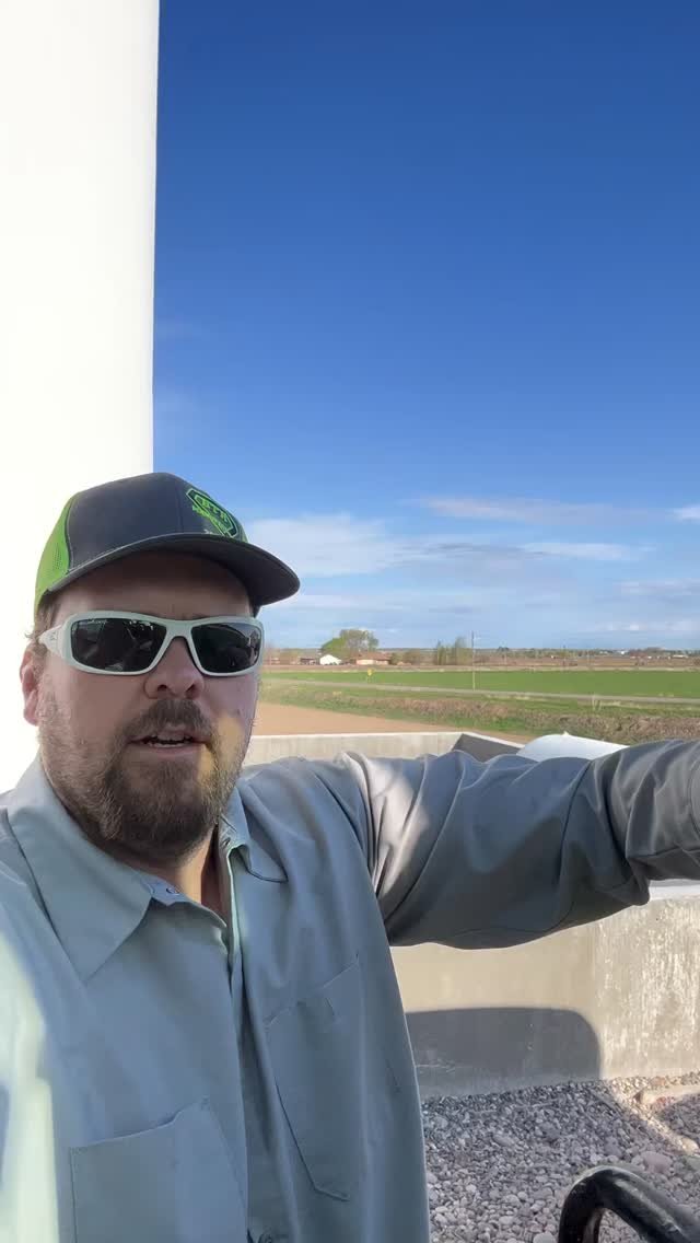 therockymountainfarmer 게시물 이미지: Filling up the tractor with 90 gallons of diese