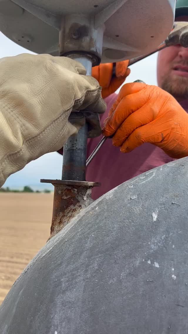 therockymountainfarmer 게시물 이미지: Fixing a leak. #farming #shorts #agriculture #r