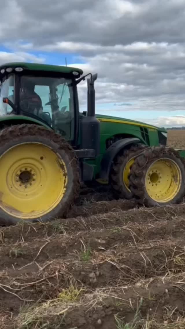 therockymountainfarmer 게시물 이미지: Finally, digging after the storm #farming #agri