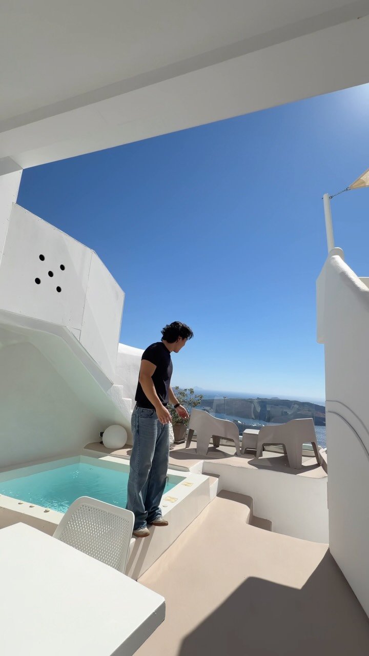 thetonyrhee 게시물 이미지: should i…live here?

#santorini #eurosummer...