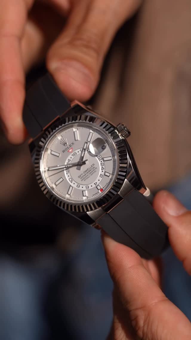 thewatchclub 게시물 이미지: Available Now 👀 Sky-Dweller
White Gold...