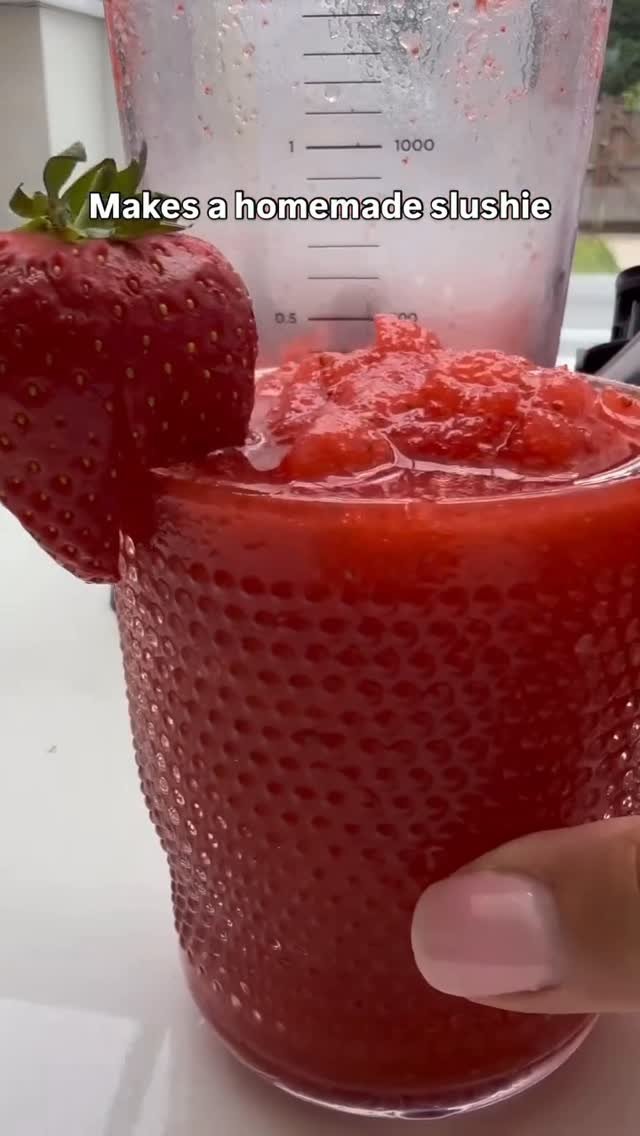 theweaninggp 게시물 이미지: 👶🏽 HOMEMADE STRAWBERRY SLUSHIE 🍓 

If you need...