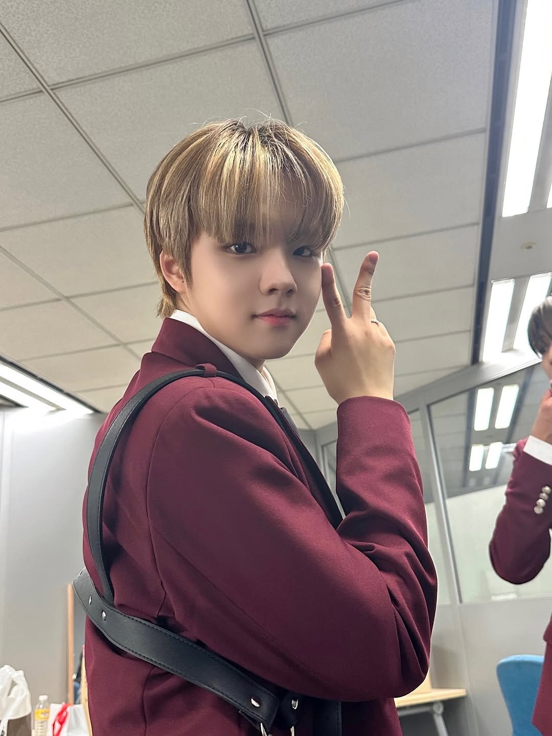 Photo by 더윈드 (The Wind) on March 20, 2026. May be an image of bolo tie and text.