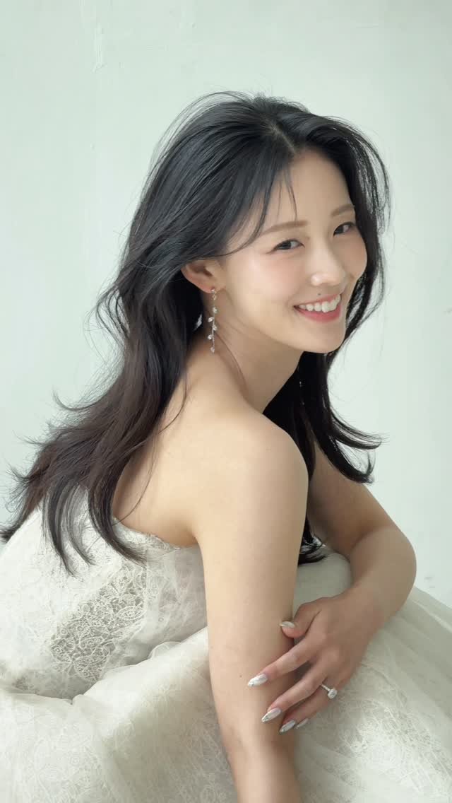 theyeon.sy 게시물 이미지: 생머리인듯 웨이브인듯 내추럴헤어
멀리 일본에서 한국까지 웨딩촬영을 위해...