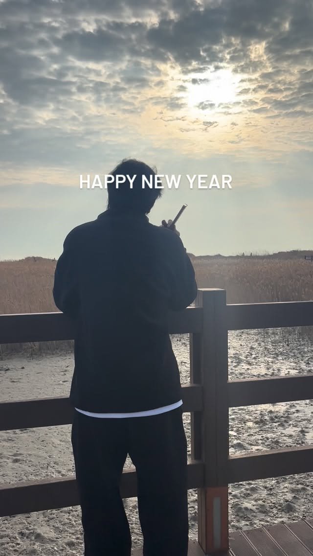 theyesdesign 게시물 이미지: Happy new year 2026 star