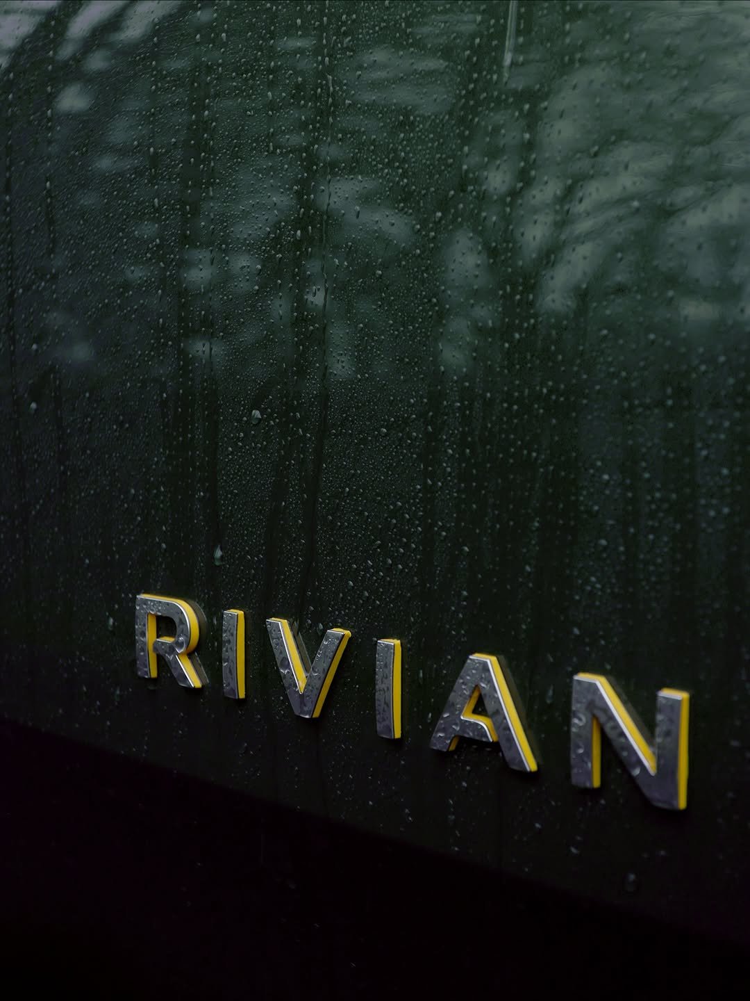 this 게시물 이미지: @rivianofficial x This  R1T Content...