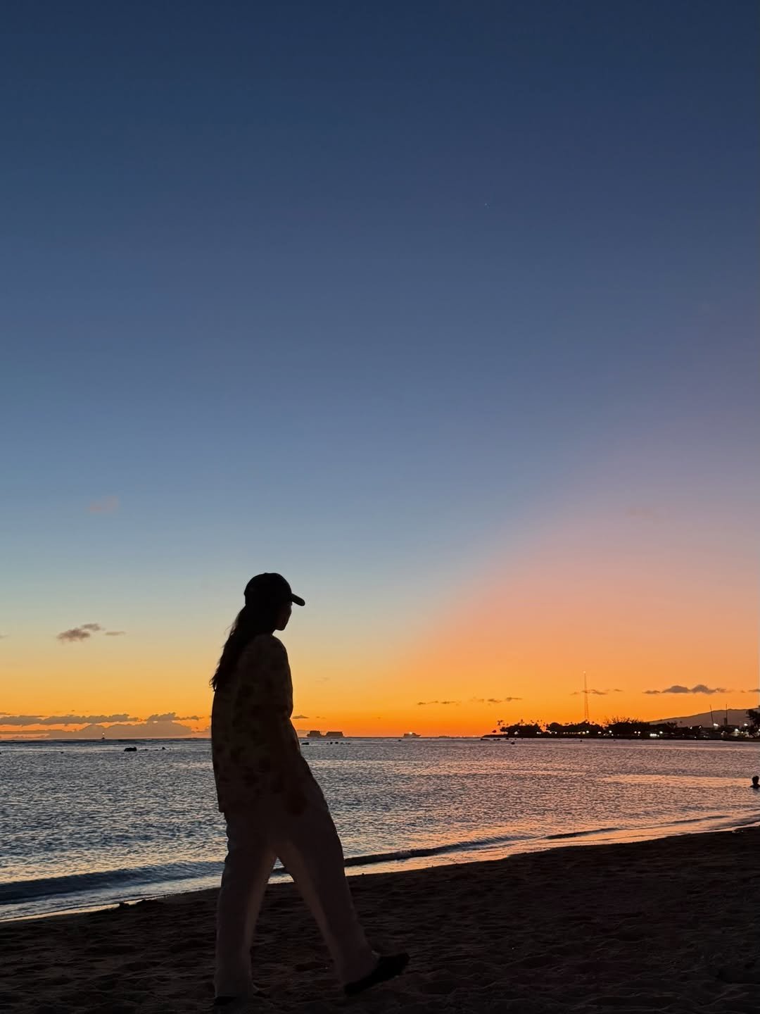 Photo by 천우희 on January 01, 2026. May be an image of ocean, twilight, horizon, coast and text.