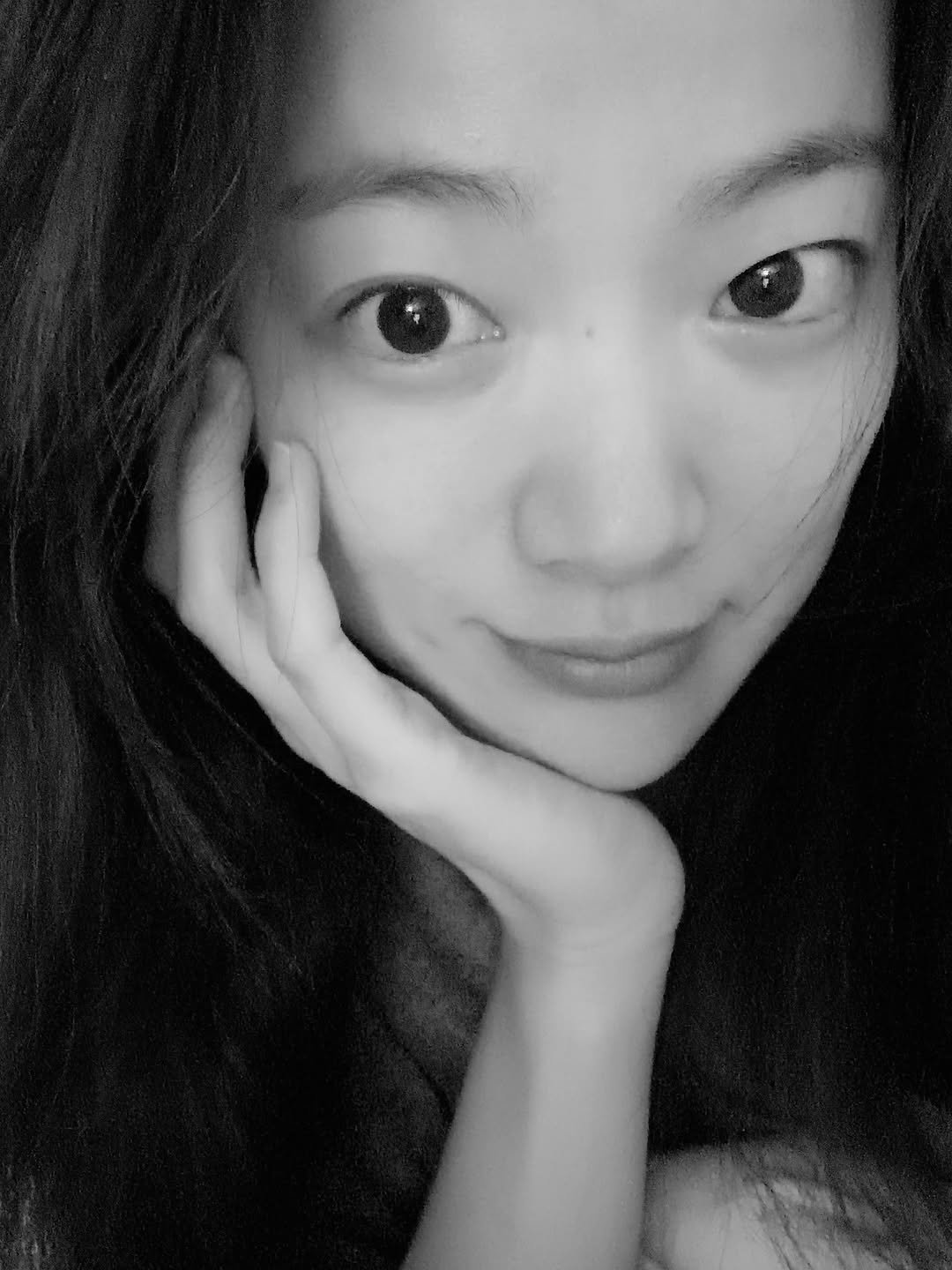 Photo by 천우희 on November 09, 2025. May be a black-and-white image.