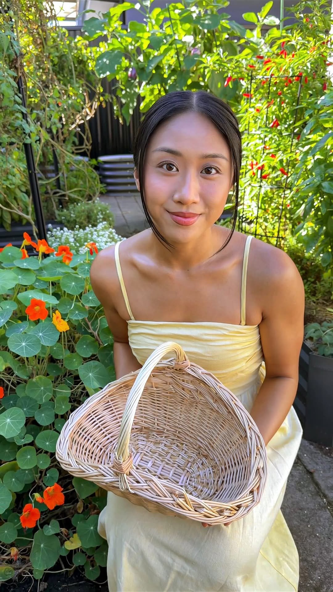 thrivingonplants 게시물 이미지: Isn't nature so beautiful?! 🥹🐝 These...