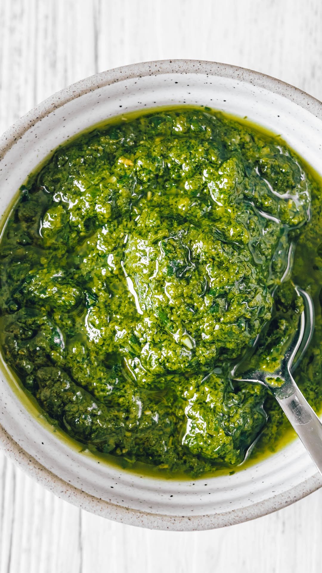 thrivingonplants 게시물 이미지: Homemade Pesto 🌿 It only requires a few simple...