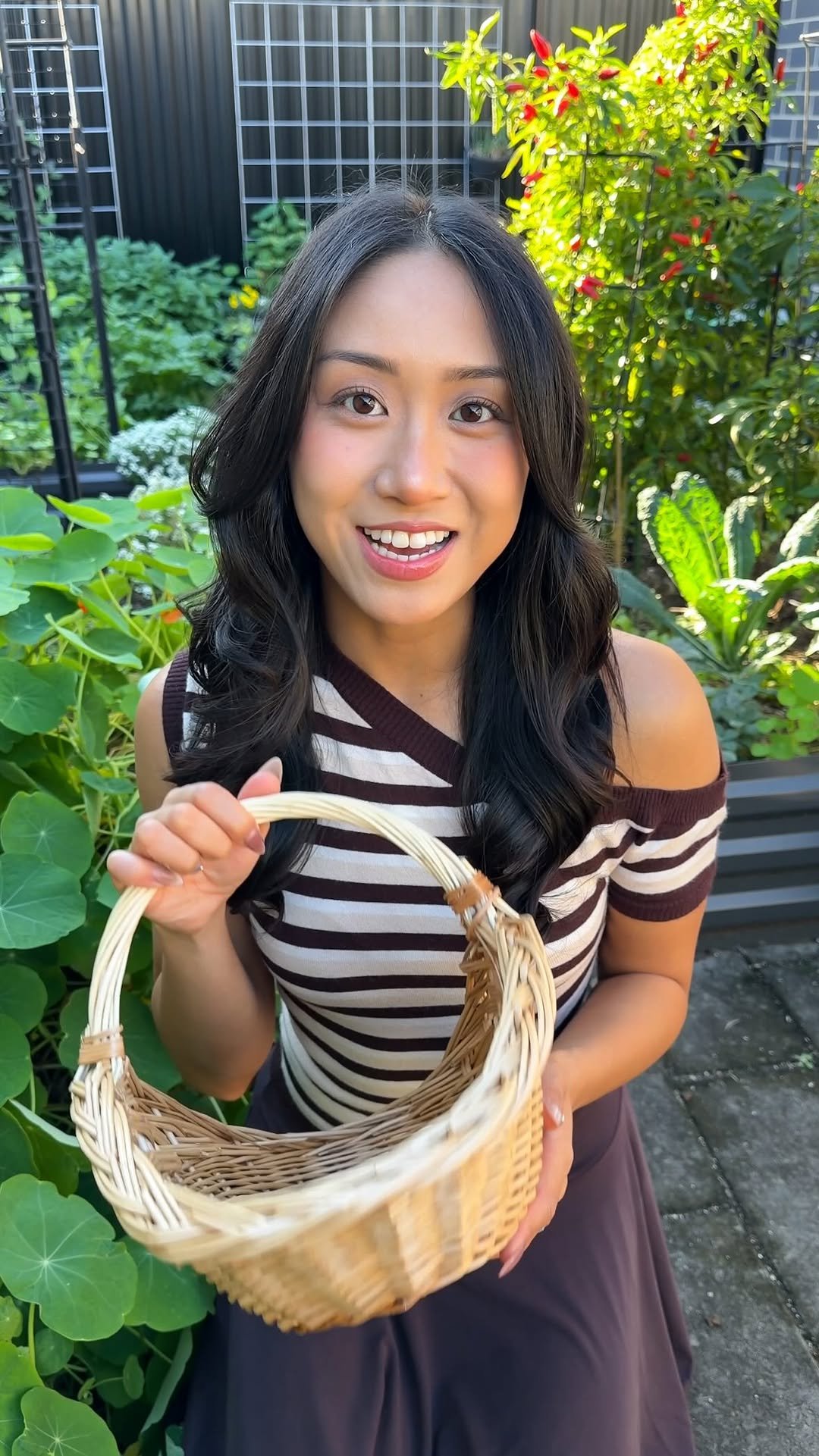 thrivingonplants 게시물 이미지: Come harvest with me! 👩🏻‍🌾🧺🌿 

It's now Winter...